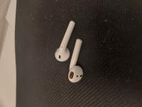 CS2142/2026 WHITE AIRPODS WITHOUT CASE/CHARGING DOCK 